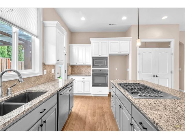 10851 Nw CLAIRE Ct, Portland, OR 97229