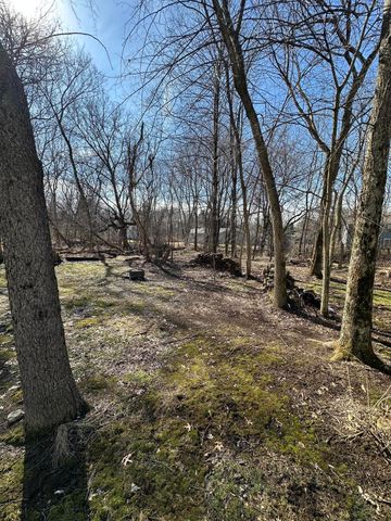 3911 Crown Drive, Valparaiso, IN 46383