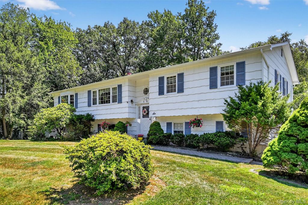 6 Danlyn Court, New City, NY 10956