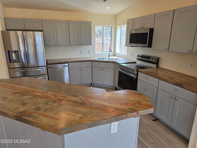 15785 N Twin Lakes Drive, Tucson, AZ 85739