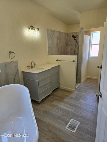 15785 N Twin Lakes Drive, Tucson, AZ 85739
