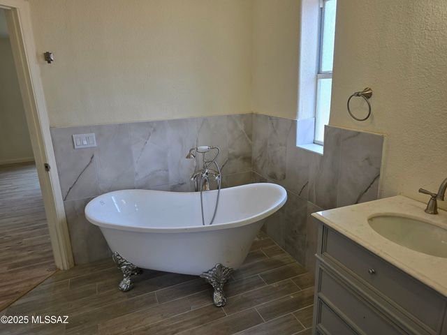 15785 N Twin Lakes Drive, Tucson, AZ 85739