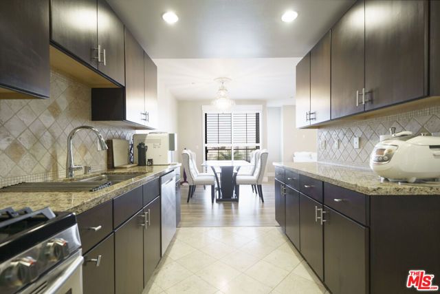 871 Crenshaw Boulevard 406, Los Angeles, CA 90005