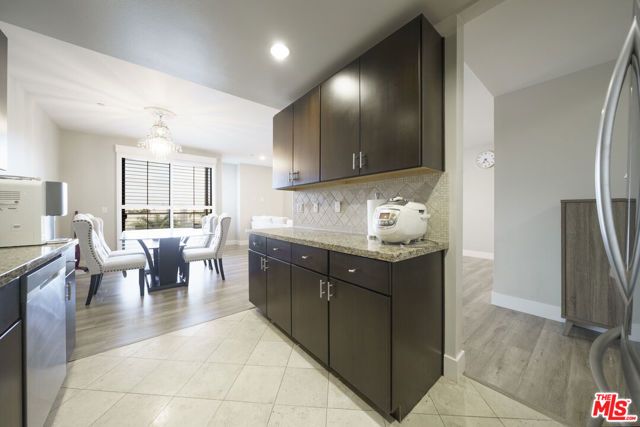 871 Crenshaw Boulevard 406, Los Angeles, CA 90005