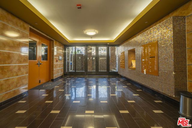 871 Crenshaw Boulevard 406, Los Angeles, CA 90005