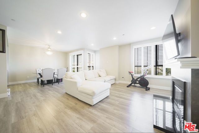 871 Crenshaw Boulevard 406, Los Angeles, CA 90005