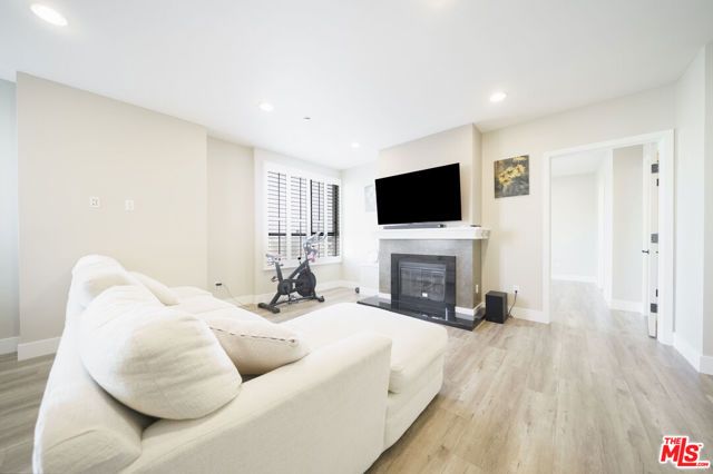 871 Crenshaw Boulevard 406, Los Angeles, CA 90005