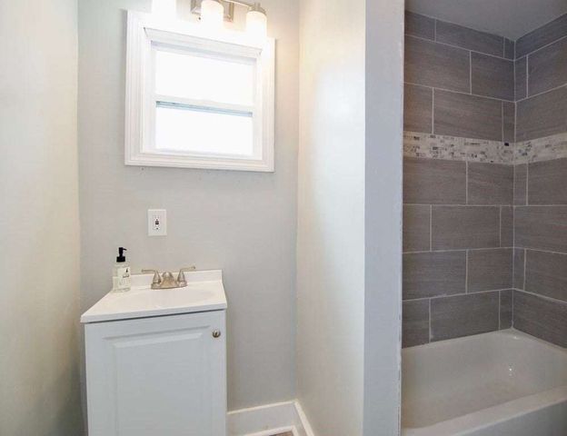 20 Crosby St, Springfield, MA 01105