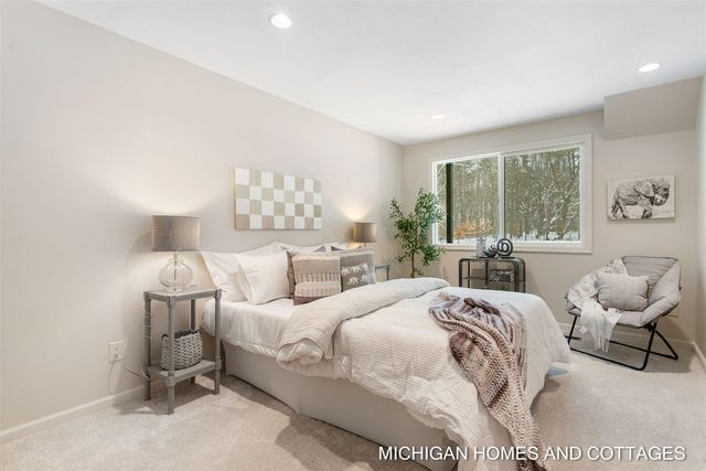 3887 65th Street, Holland, MI 49423