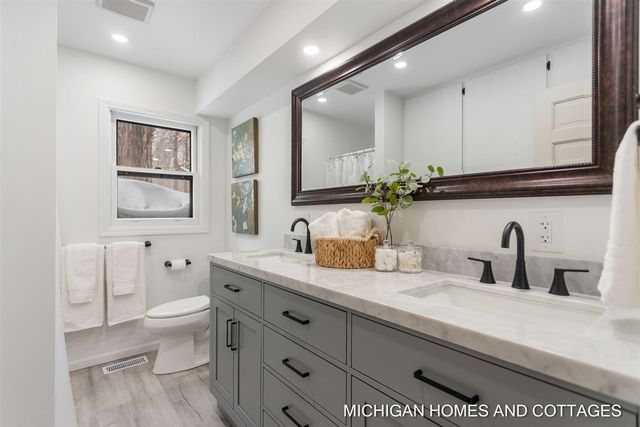 3887 65th Street, Holland, MI 49423