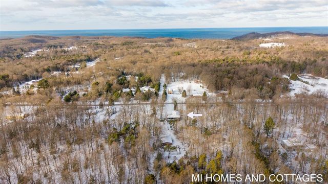 3887 65th Street, Holland, MI 49423