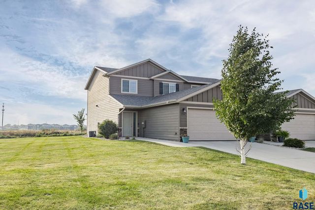 2500 E Meadowside Pl Place, Sioux Falls, SD 57108