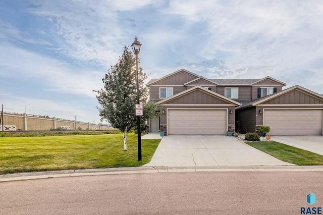 2500 E Meadowside Pl Place, Sioux Falls, SD 57108