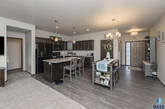 2500 E Meadowside Pl Place, Sioux Falls, SD 57108