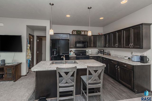 2500 E Meadowside Pl Place, Sioux Falls, SD 57108