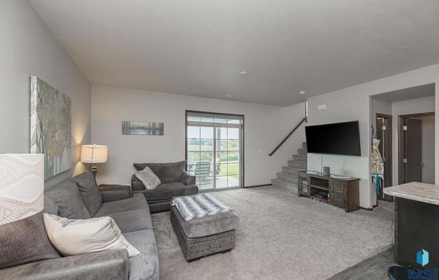 2500 E Meadowside Pl Place, Sioux Falls, SD 57108