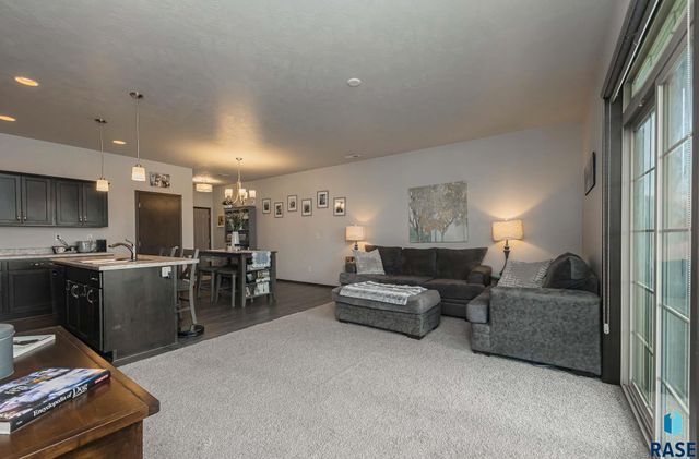 2500 E Meadowside Pl Place, Sioux Falls, SD 57108