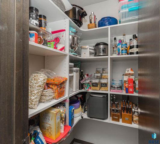 2500 E Meadowside Pl Place, Sioux Falls, SD 57108