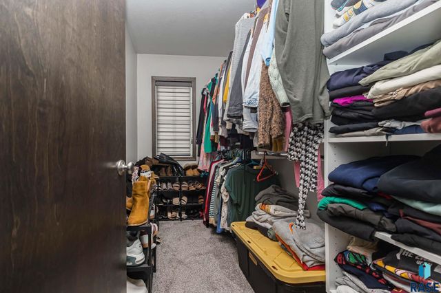 2500 E Meadowside Pl Place, Sioux Falls, SD 57108