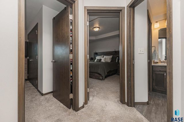 2500 E Meadowside Pl Place, Sioux Falls, SD 57108