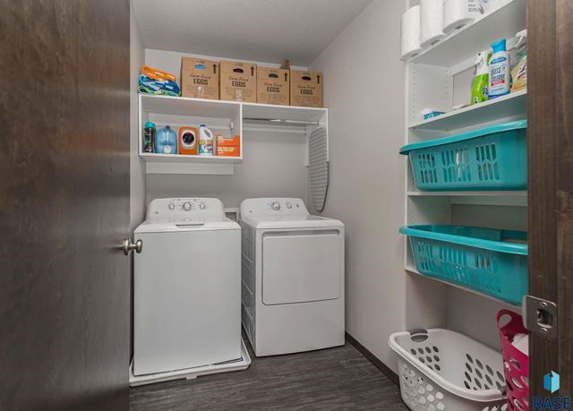 2500 E Meadowside Pl Place, Sioux Falls, SD 57108