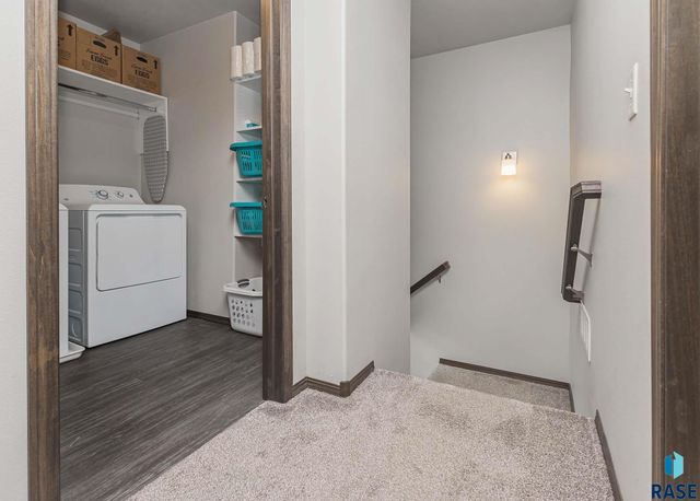 2500 E Meadowside Pl Place, Sioux Falls, SD 57108