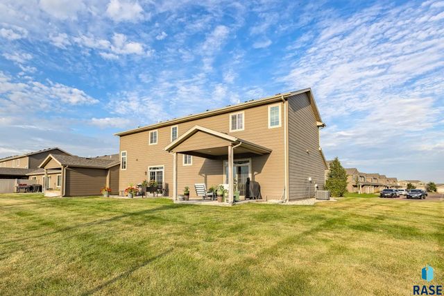 2500 E Meadowside Pl Place, Sioux Falls, SD 57108