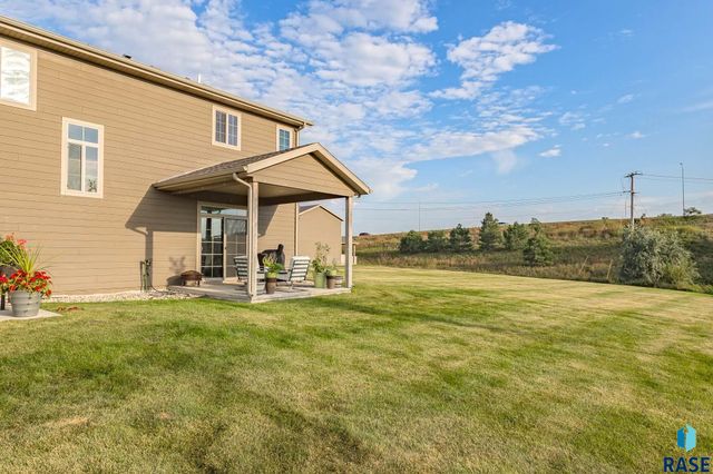 2500 E Meadowside Pl Place, Sioux Falls, SD 57108