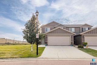2500 E Meadowside Pl Place, Sioux Falls, SD 57108