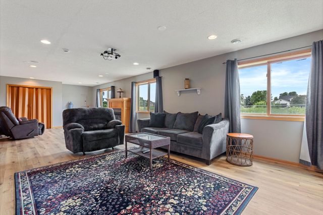 37816 Hawthorne Avenue, North Branch, MN 55056
