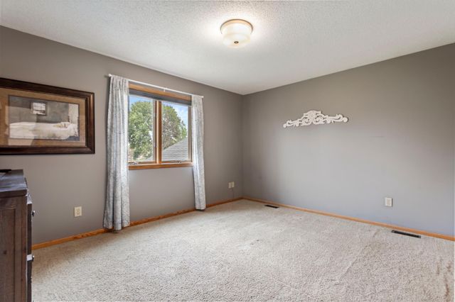 37816 Hawthorne Avenue, North Branch, MN 55056