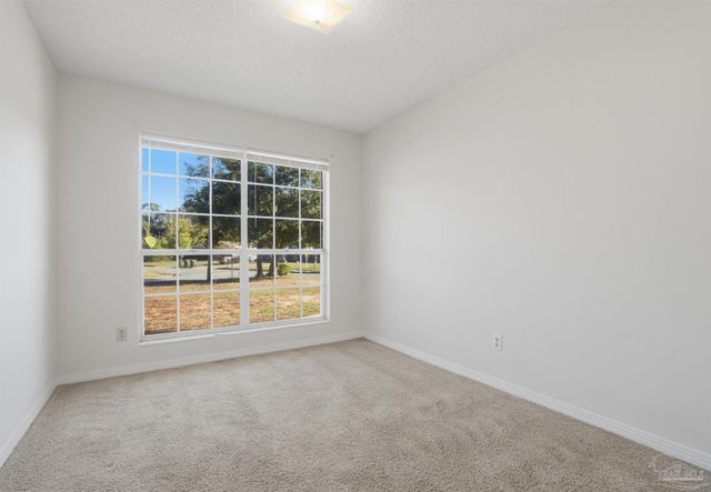 5719 N Ventura Ln, Pensacola, FL 32526