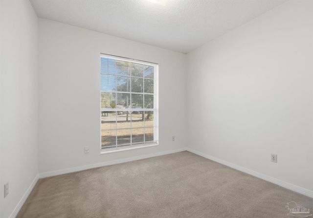 5719 N Ventura Ln, Pensacola, FL 32526