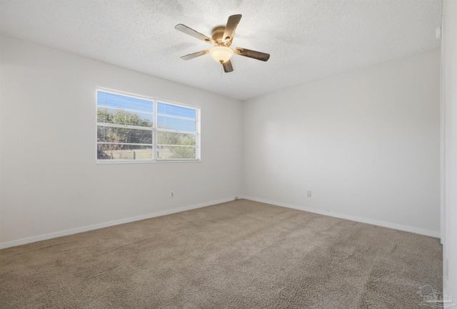 5719 N Ventura Ln, Pensacola, FL 32526