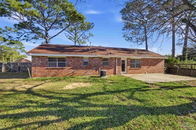 5719 N Ventura Ln, Pensacola, FL 32526