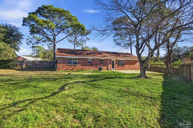 5719 N Ventura Ln, Pensacola, FL 32526