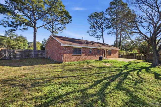 5719 N Ventura Ln, Pensacola, FL 32526