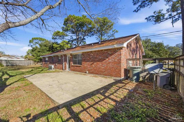 5719 N Ventura Ln, Pensacola, FL 32526