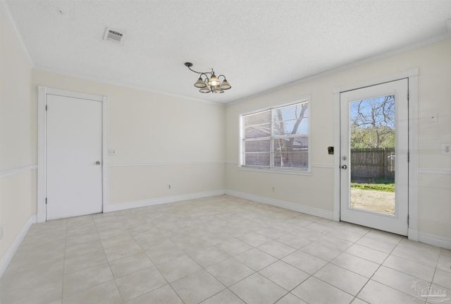 5719 N Ventura Ln, Pensacola, FL 32526