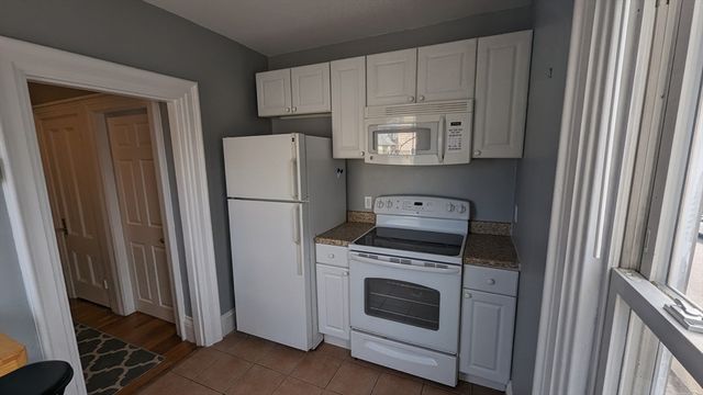 14 Wadsworth Ave 2, Waltham, MA 02453