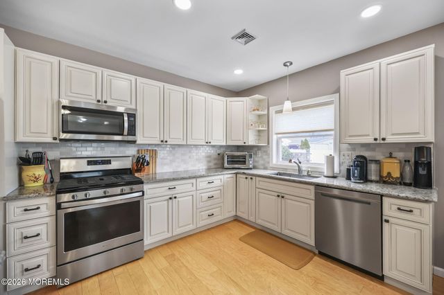 27 Mason Drive, Hazlet, NJ 07730