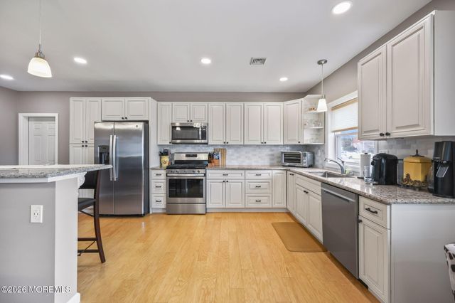 27 Mason Drive, Hazlet, NJ 07730