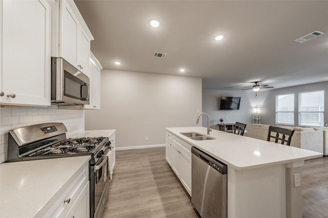 601 Bethpage Drive, Red Oak, TX 75154
