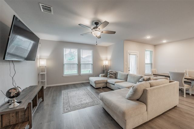 601 Bethpage Drive, Red Oak, TX 75154