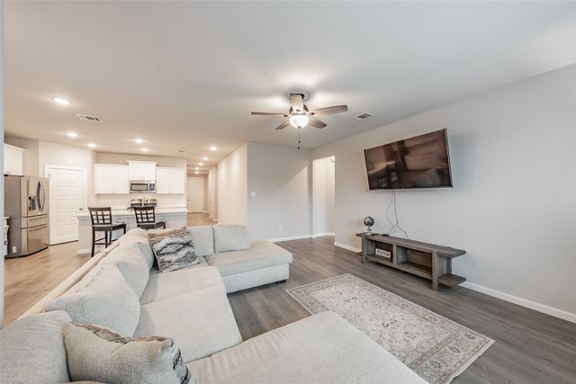 601 Bethpage Drive, Red Oak, TX 75154