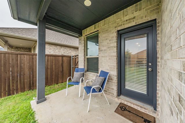 601 Bethpage Drive, Red Oak, TX 75154