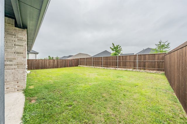 601 Bethpage Drive, Red Oak, TX 75154