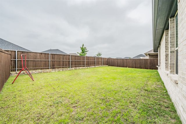 601 Bethpage Drive, Red Oak, TX 75154
