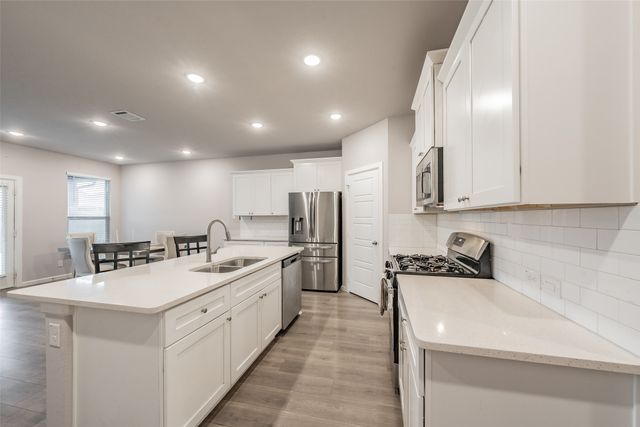 601 Bethpage Drive, Red Oak, TX 75154