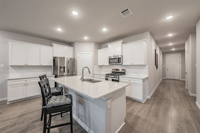 601 Bethpage Drive, Red Oak, TX 75154
